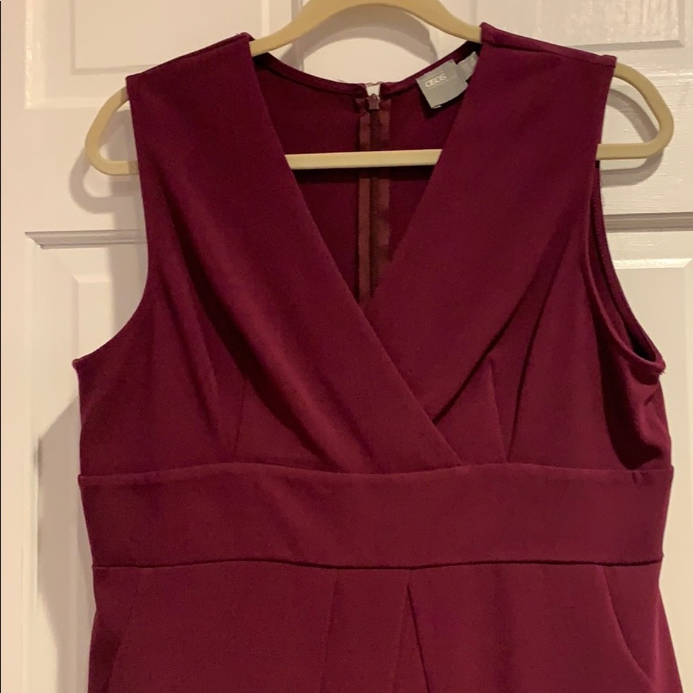 Sleeveless sheath dress
